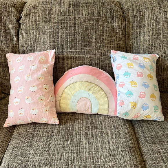 Three small decorative pillows - Picture 1 of 8